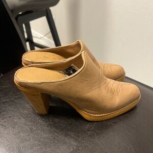 RARE Vintage Frye wooden block heel leather mules US 6B